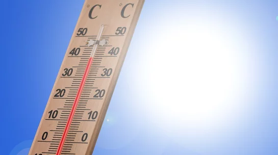 Wetterthermometer bei Sonnenschein