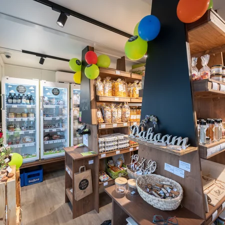 Verkaufsraum der Dorfladenbox in Erlstätt